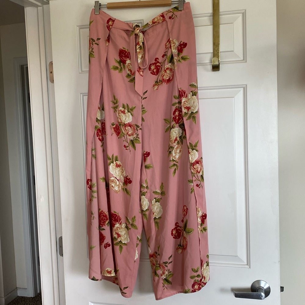 Xhilaration Wide leg Side slit pants with liner shorts pink roses